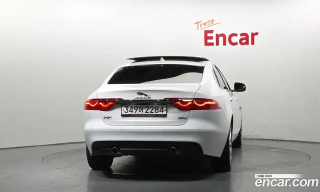 Jaguar XF 2019 2.0 автомат (гидро), миниатюра 4