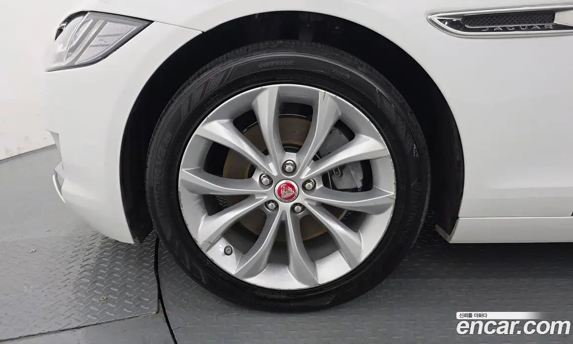 Jaguar XF 2019 2.0 автомат (гидро), фото 5