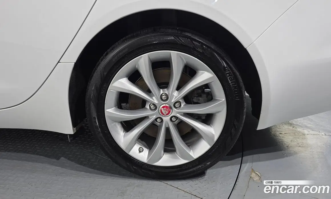 Jaguar XF 2019 2.0 автомат (гидро), фото 7