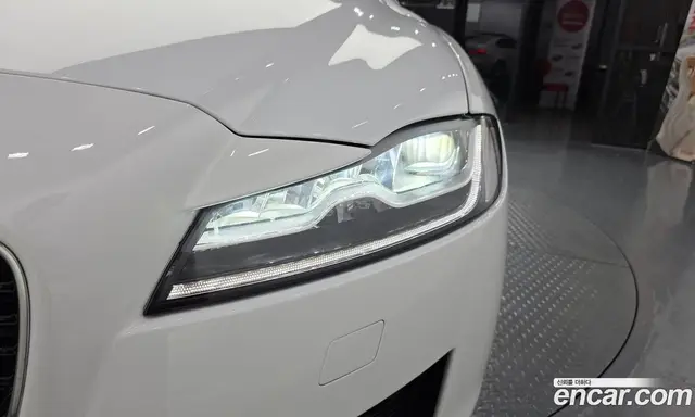 Jaguar XF 2019 2.0 автомат (гидро), миниатюра 8