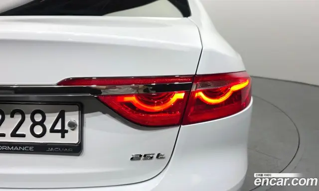 Jaguar XF 2019 2.0 автомат (гидро), миниатюра 9