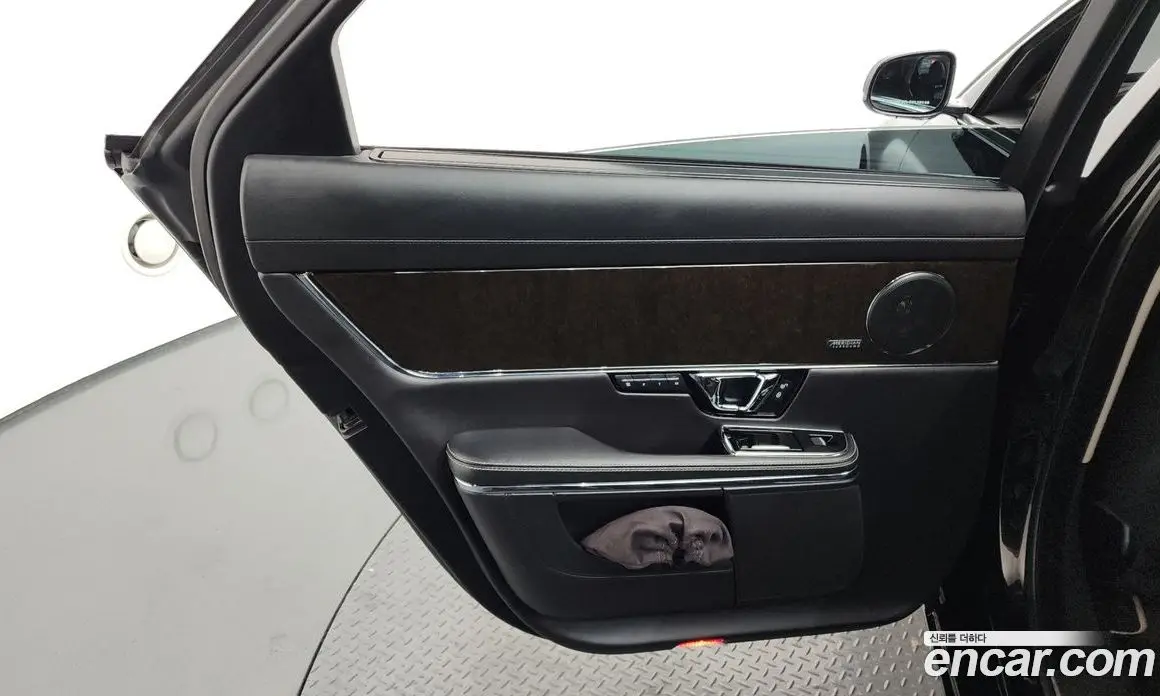 Jaguar XJ 2019 3.0 автомат (гидро), фото 15