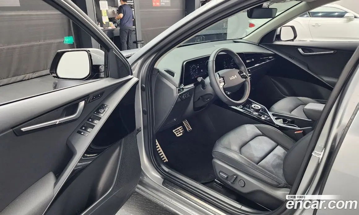 Kia Niro 2023 0.2 автомат (гидро), фото 13