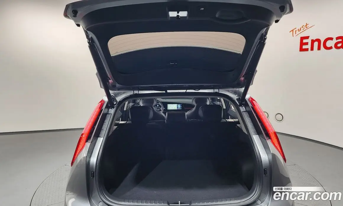 Kia Niro 2023 0.2 автомат (гидро), фото 25