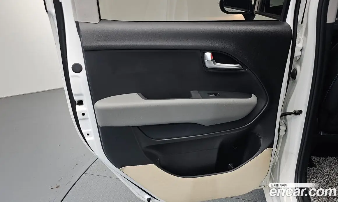 Kia Ray 2022 1.0 автомат (гидро), фото 15
