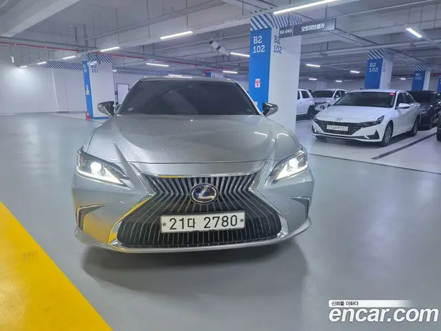 Lexus ES 2018 2.5 автомат (гидро), миниатюра 2