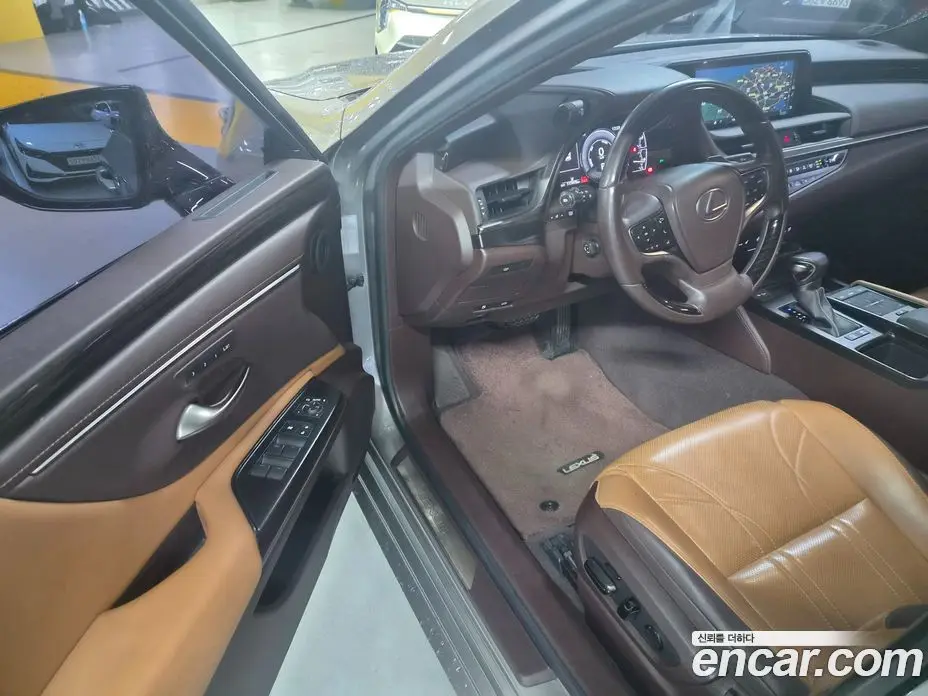 Lexus ES 2018 2.5 автомат (гидро), фото 12