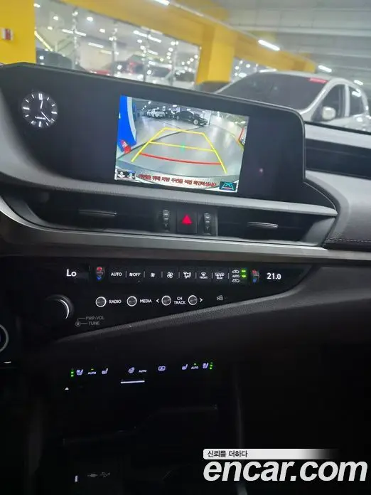 Lexus ES 2018 2.5 автомат (гидро), фото 15