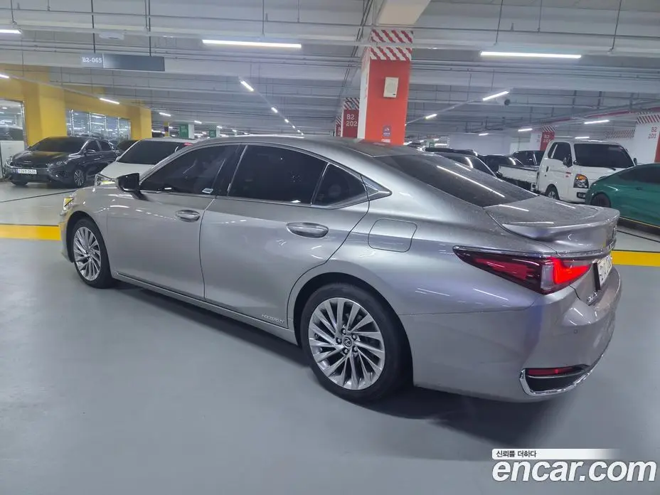 Lexus ES 2018 2.5 автомат (гидро), фото 3