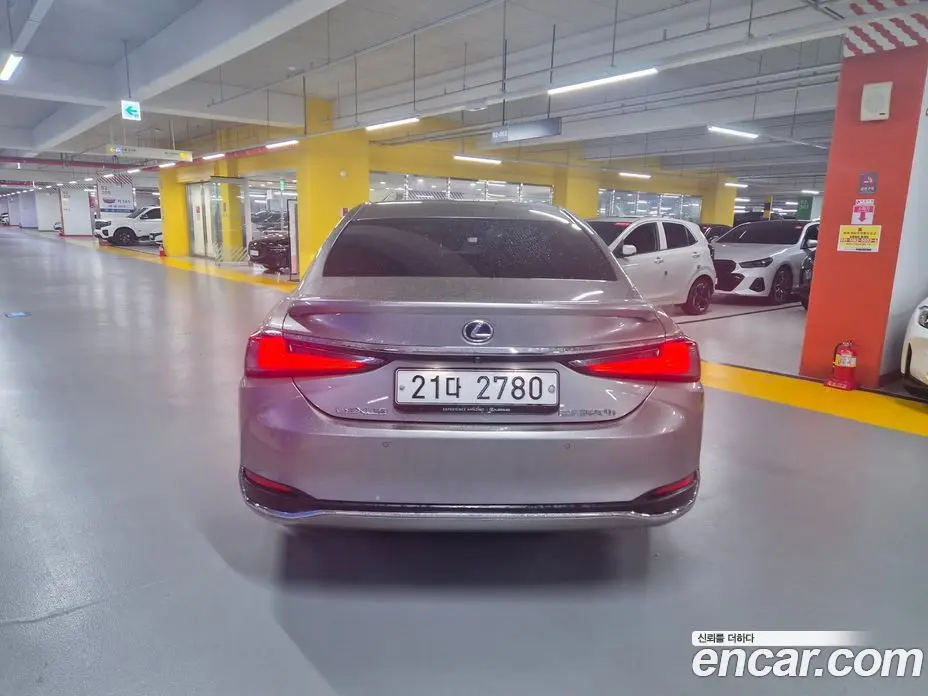 Lexus ES 2018 2.5 автомат (гидро), фото 4