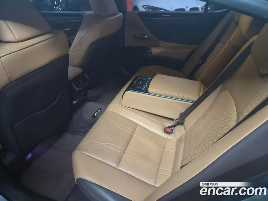 Lexus ES 2018 2.5 автомат (гидро), фото 10