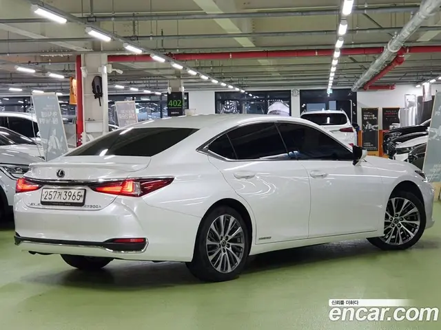 Lexus ES 2020 2.5 автомат (гидро), миниатюра 3