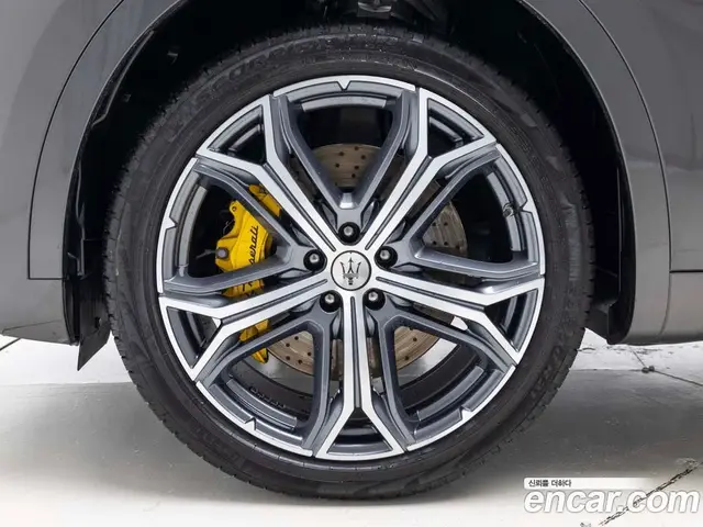 Maserati Levante 2023 3.0 автомат (гидро), миниатюра 5