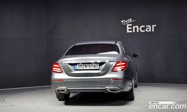 Mercedes-Benz E-Class 2017 2.0 автомат (гидро), миниатюра 4