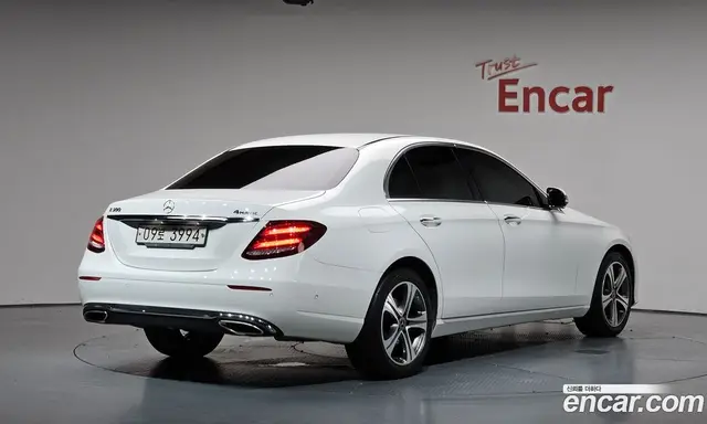 Mercedes-Benz E-Class 2018 2.0 автомат (гидро), миниатюра 2