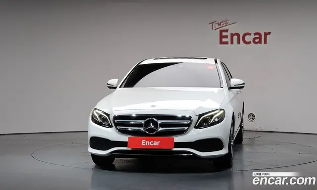Mercedes-Benz E-Class 2018 2.0 автомат (гидро), миниатюра 3