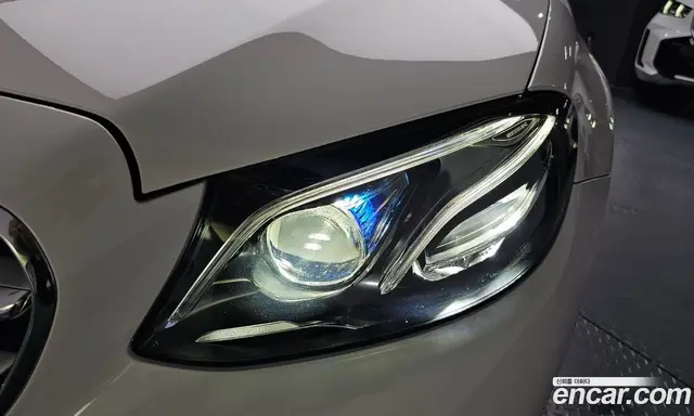 Mercedes-Benz E-Class 2018 2.0 автомат (гидро), миниатюра 8
