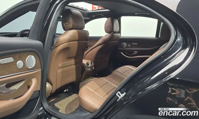 Mercedes-Benz E-Class 2021 2.0 автомат (гидро), миниатюра 11