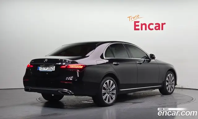 Mercedes-Benz E-Class 2022 2.0 автомат (гидро), миниатюра 2