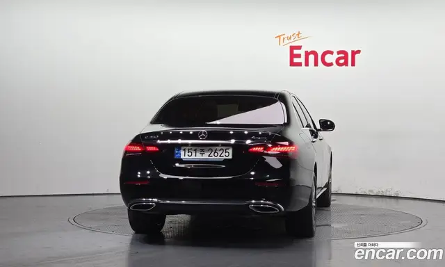 Mercedes-Benz E-Class 2022 2.0 автомат (гидро), миниатюра 4