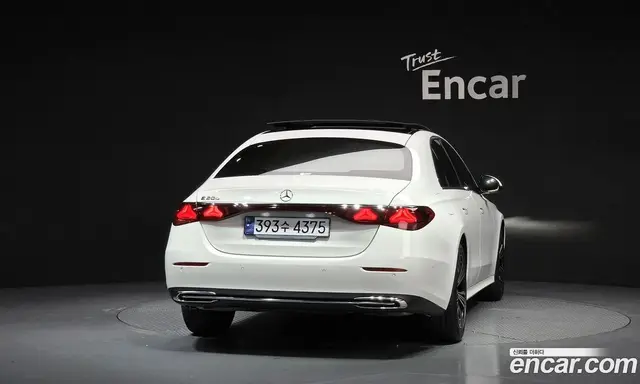 Mercedes-Benz E-Class 2024 2.0 автомат (гидро), миниатюра 4
