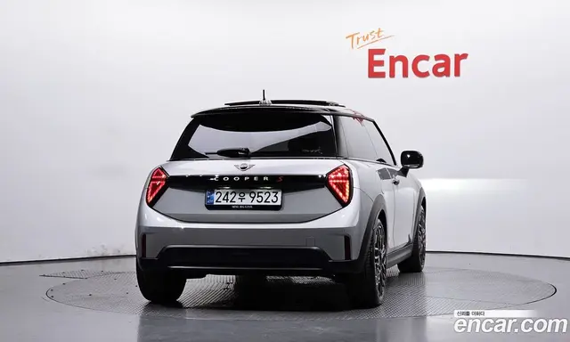 Mini Cooper 2024 2.0 автомат (гидро), миниатюра 3