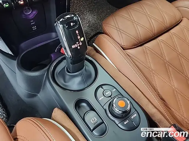 Mini Cooper Convertible 2021 2.0 автомат (гидро), миниатюра 8