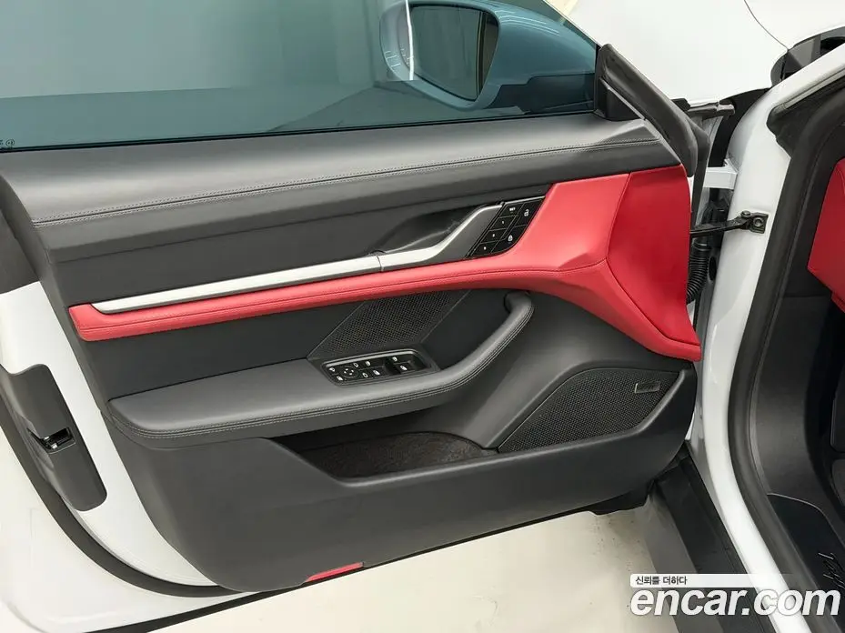 Porsche Taycan 2025 0.2 автомат (гидро), фото 12