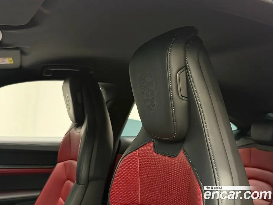 Porsche Taycan 2025 0.2 автомат (гидро), фото 17