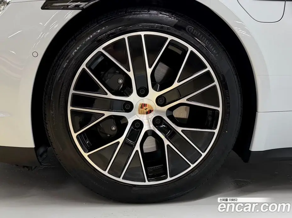 Porsche Taycan 2025 0.2 автомат (гидро), фото 5