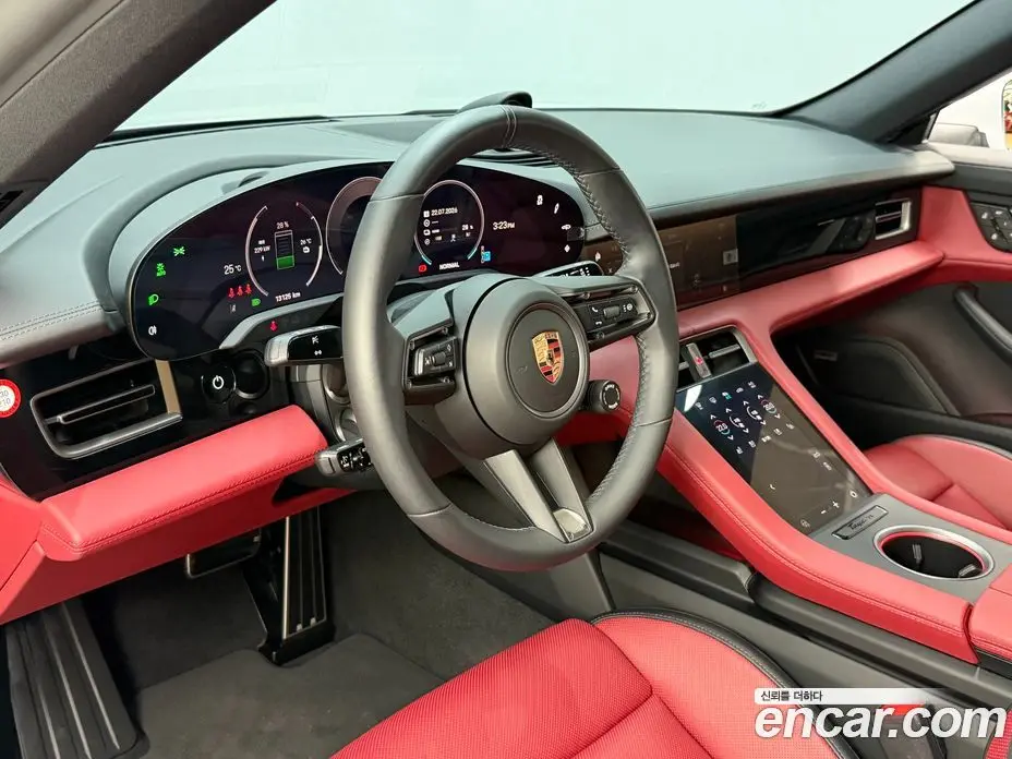 Porsche Taycan 2025 0.2 автомат (гидро), фото 7