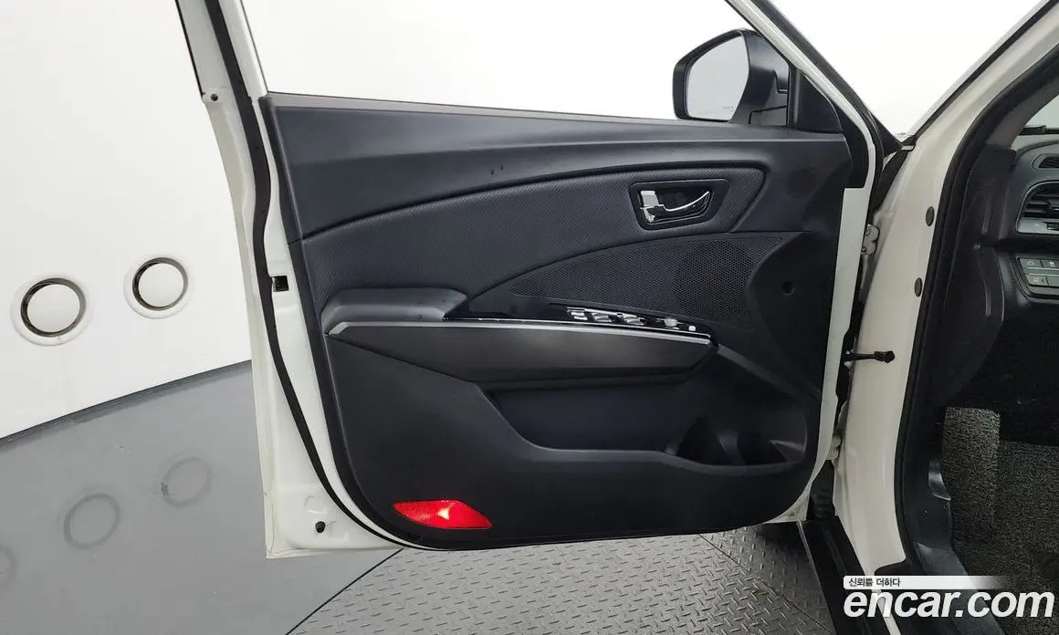 SsangYong TIBOLI 2017 1.6 автомат (гидро), фото 14