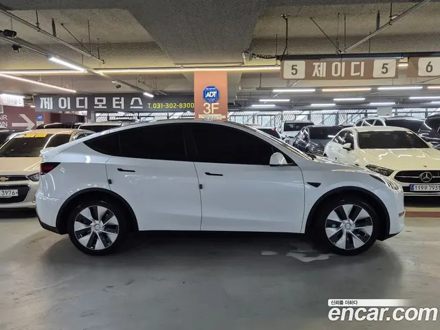 Tesla Model Y 2021 0.2 автомат (гидро), миниатюра 3