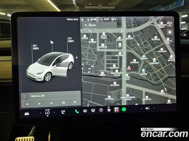 Tesla Model Y 2021 0.2 автомат (гидро), миниатюра 8