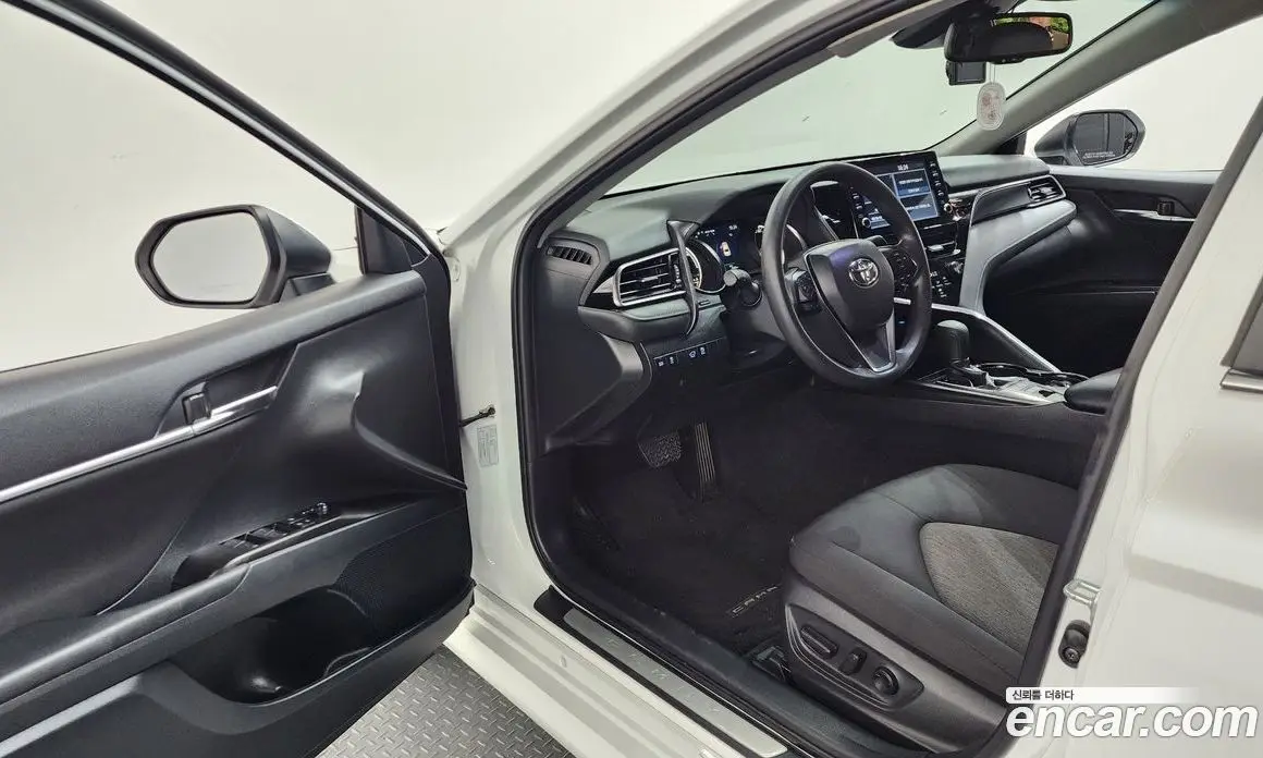 Toyota Camry 2023 2.5 автомат (гидро), фото 13