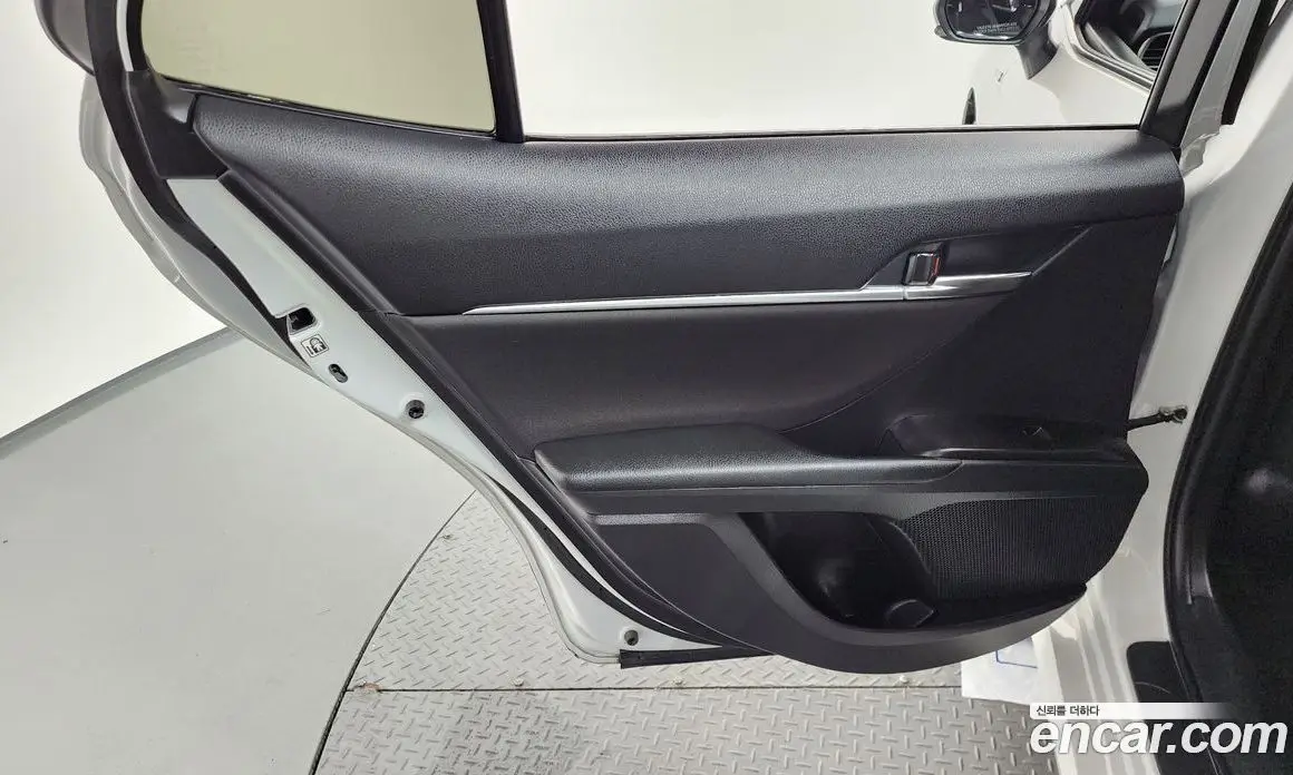Toyota Camry 2023 2.5 автомат (гидро), фото 15