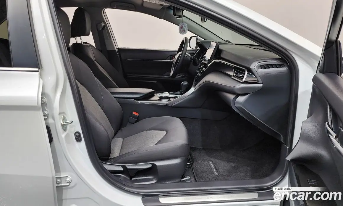 Toyota Camry 2023 2.5 автомат (гидро), фото 16