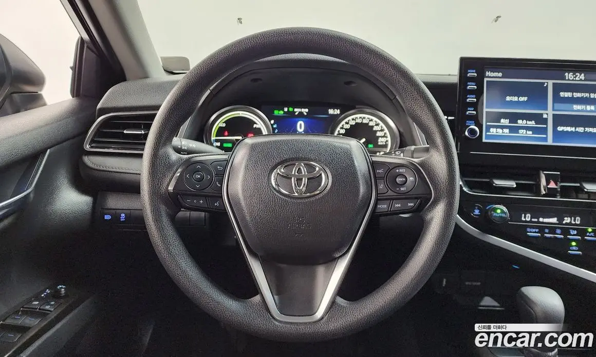 Toyota Camry 2023 2.5 автомат (гидро), фото 18