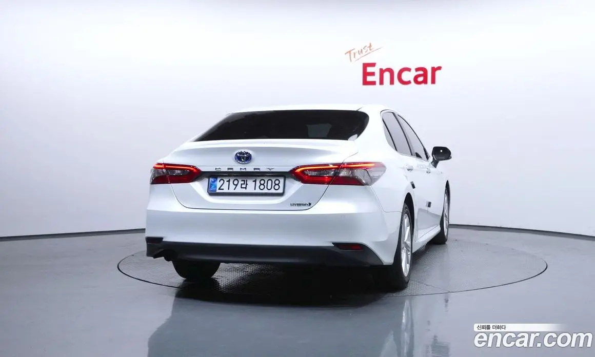 Toyota Camry 2023 2.5 автомат (гидро), фото 4