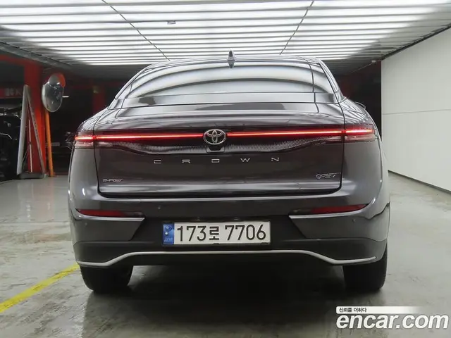 Toyota Crown 2024 2.5 автомат (гидро), миниатюра 3
