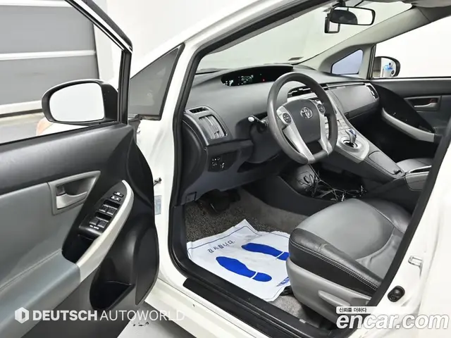 Toyota Prius 2012 1.8 автомат (гидро), миниатюра 11