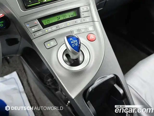 Toyota Prius 2012 1.8 автомат (гидро), миниатюра 9