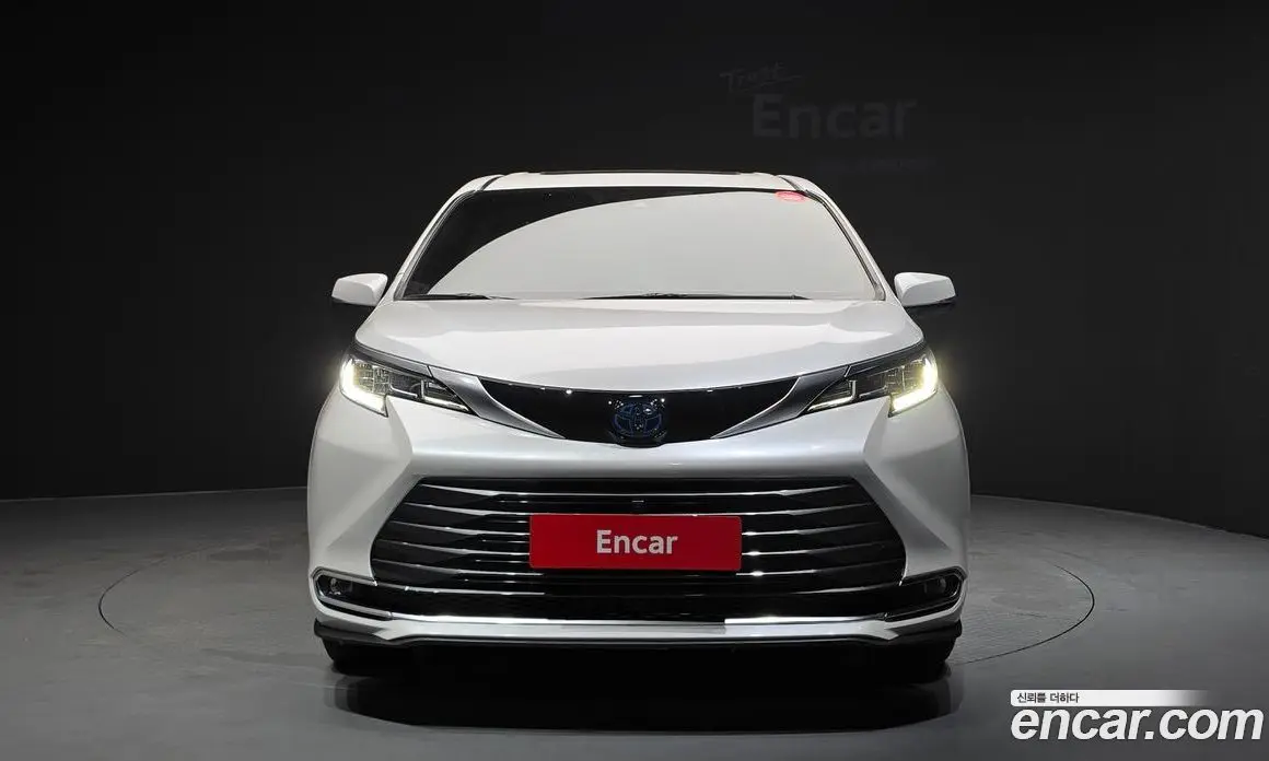 Toyota Sienna 2023 2.5 автомат (гидро), фото 3