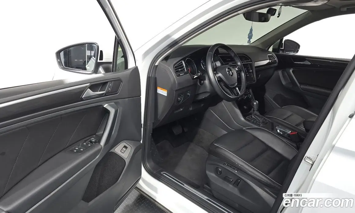Volkswagen Tiguan 2019 2.0 автомат (гидро), фото 13