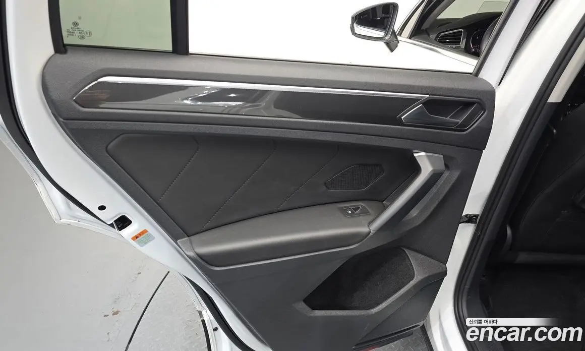 Volkswagen Tiguan 2019 2.0 автомат (гидро), фото 15