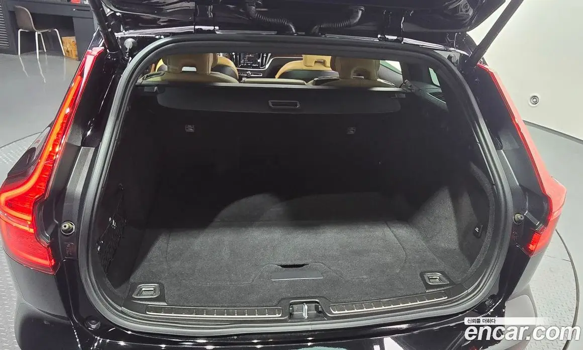 Volvo V60 2020 2.0 автомат (гидро), фото 29