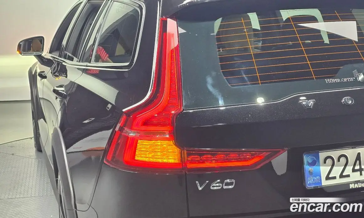 Volvo V60 2020 2.0 автомат (гидро), фото 9