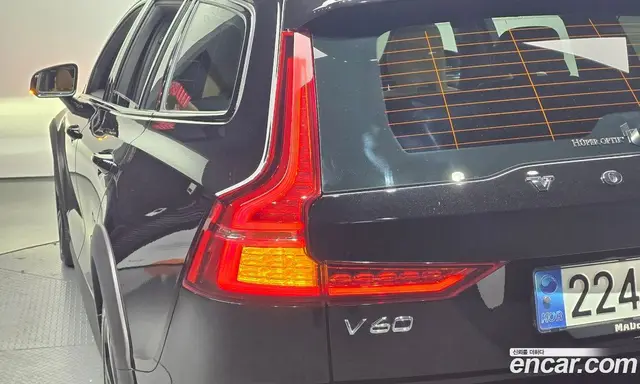Volvo V60 2020 2.0 автомат (гидро), миниатюра 9