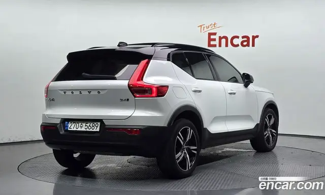 Volvo XC40 2021 2.0 автомат (гидро), миниатюра 2