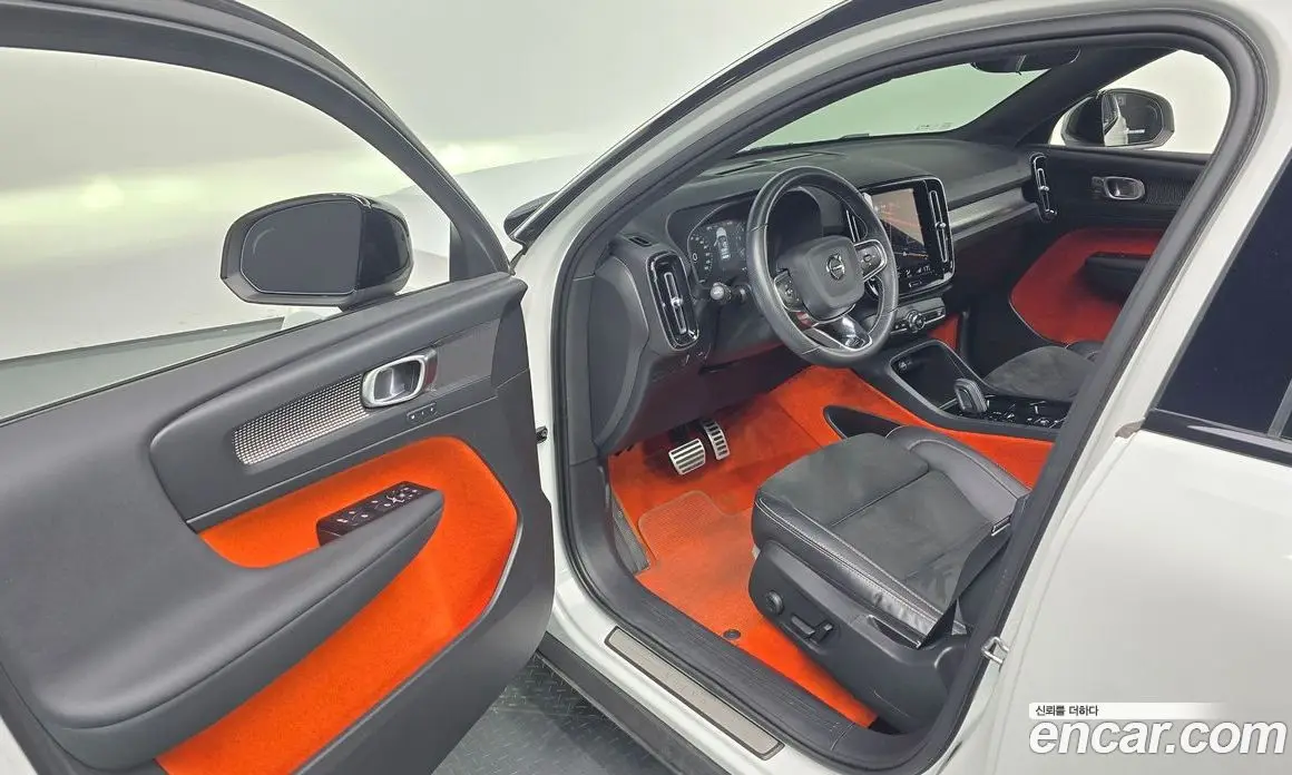 Volvo XC40 2021 2.0 автомат (гидро), фото 13